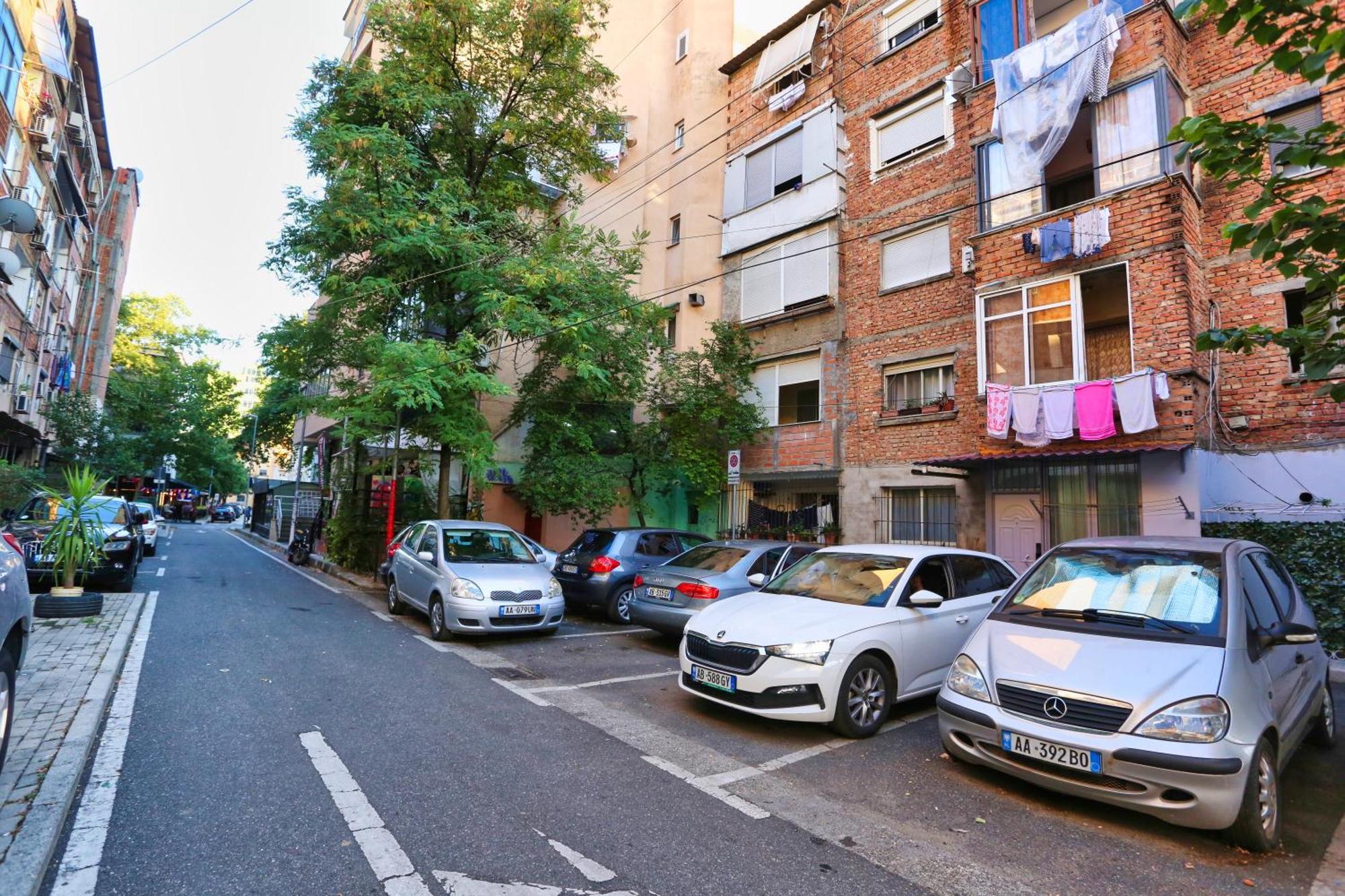 R&B City Center Apartment Тирана Екстер'єр фото